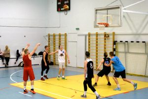 Kolme kooli korvpalliturniir