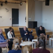 President Alar Karis külastas Tallinna Saksa Gümnaasiumit ning juhtis vaimse tervise ja tehisaru teemalist arutelu