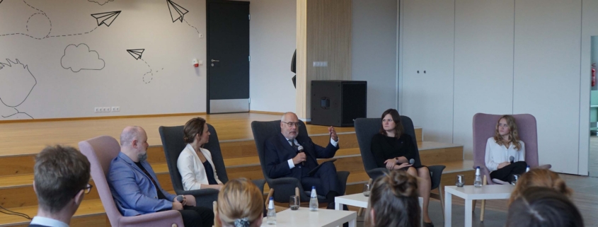 President Alar Karis külastas Tallinna Saksa Gümnaasiumit ning juhtis vaimse tervise ja tehisaru teemalist arutelu