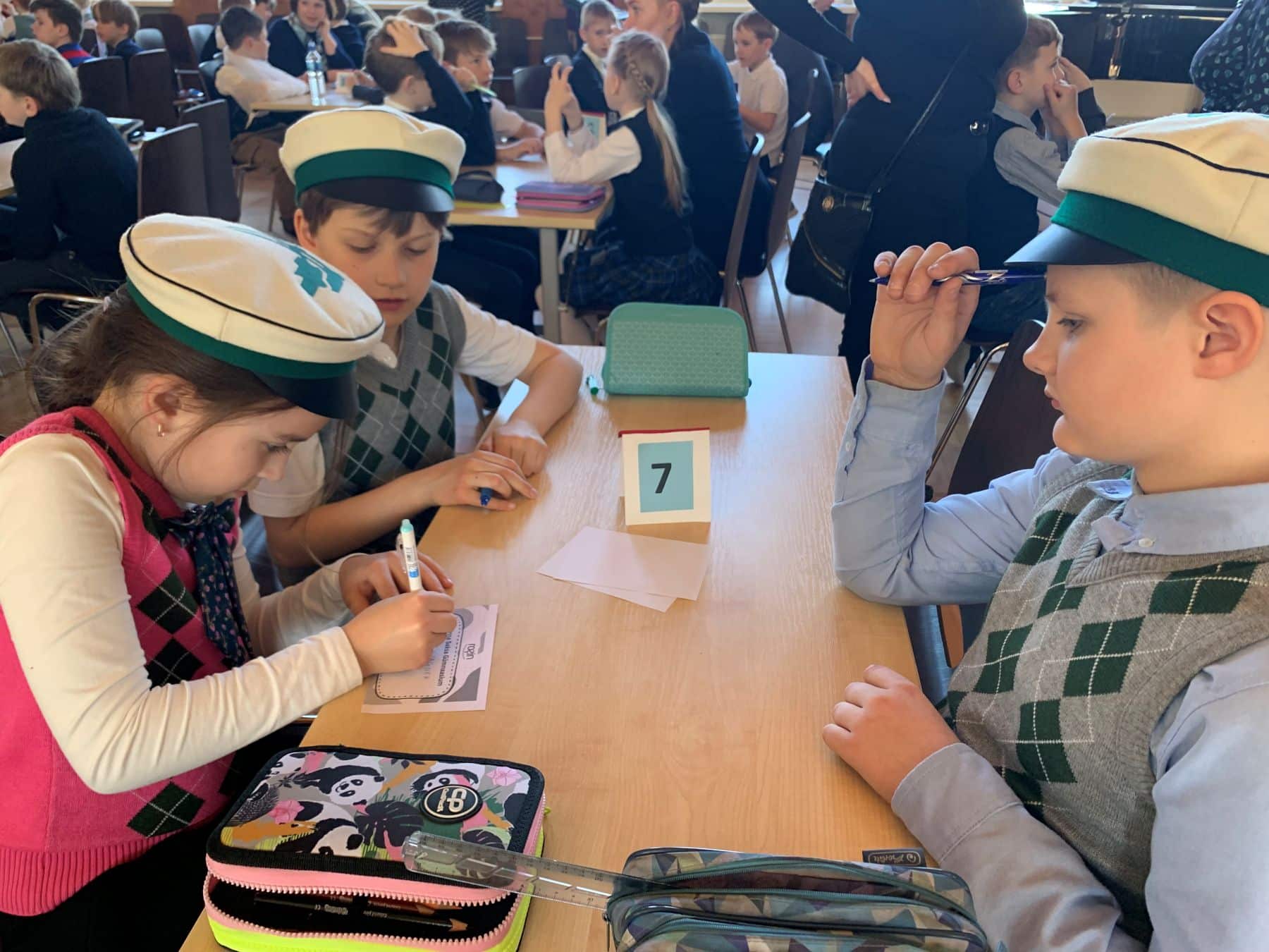 21. aprillil 2026 toimus Jakob Westholmi Gümnaasiumis matemaatika-nuputamisvõistlus „ROSIN“, kus oma nutikuse panid proovile Tallinna koolide 2. klasside õpilas