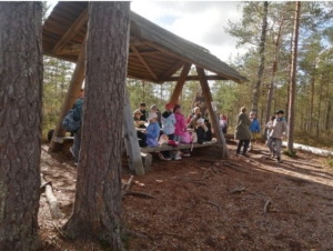 3.D Aegviidus piknikku pidamas